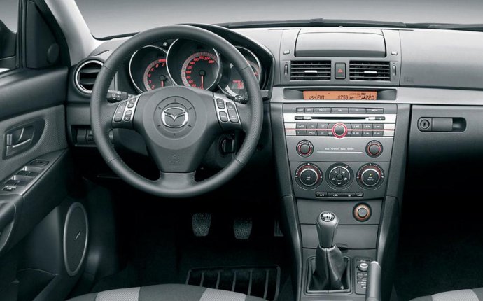 Интерьер салона Mazda 3 (2004-2008). Фото салона Mazda 3