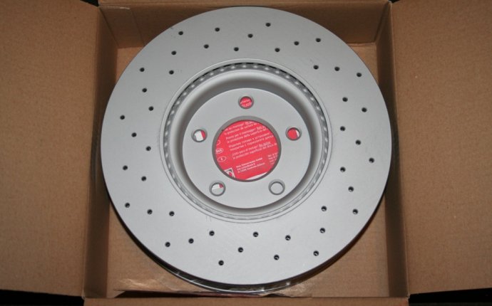 Перфорированные тормозные диски ZIMMERMANN передние для MAZDA 3